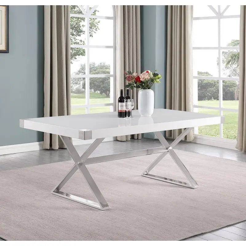 Table à manger moderne avec plateau en bois laqué blanc lisse